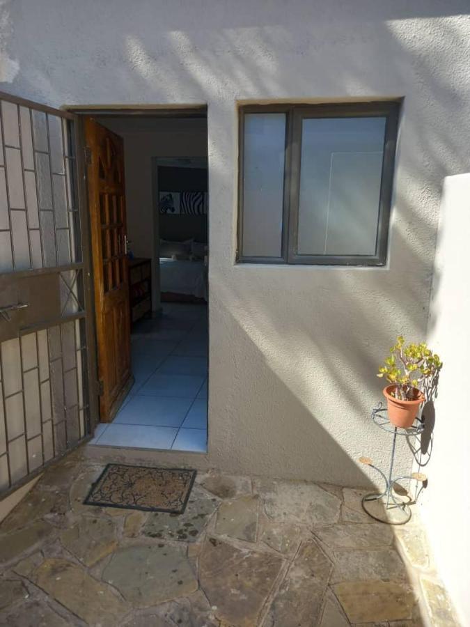 Self-Catering Studio, Unit 3 On Krupp Windhoek Exteriör bild